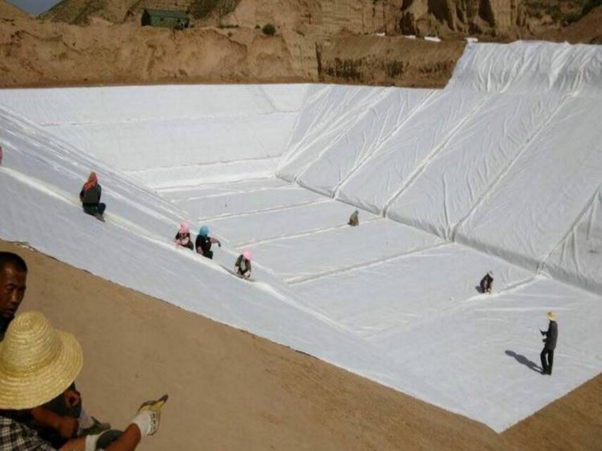 养护毯黑心棉：建筑养护的“保暖保湿神器”